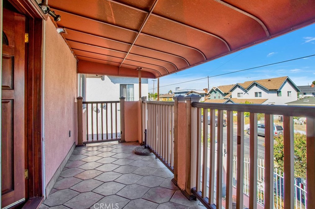 1677 Ardmore Ave, Los Angeles CA  90004-3254 exterior