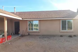 10521 Hollister Rd, Oak Hills, CA 92344 - Photo 23