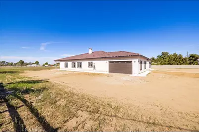 1805 W Columbia Way, Lancaster, CA 93534 - Photo 3