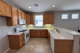 11115 Sun River Ct, Apple Valley, CA 92308 - Photo 9