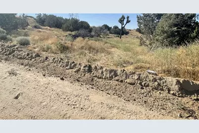 10624 Cedar Street, Oak Hills, CA 92344 - Photo 9