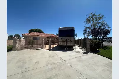 11555 Wedgewood Drive, Apple Valley, CA 92308 - Photo 13