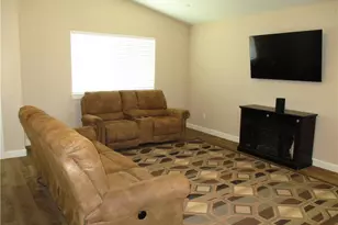 19301 Lasky St, California City, CA 93505 - Photo 7