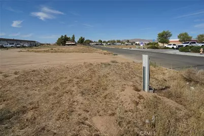 1 Malaki Road, Apple Valley, CA 92308 - Photo 9