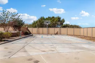 10660 Ranchero, Oak Hills, CA 92344 - Photo 41