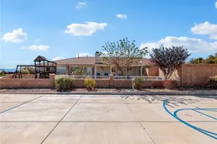 10660 Ranchero, Oak Hills, CA 92344 - Photo 43