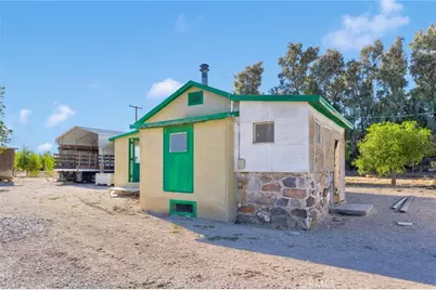 10099 Highland Avenue, Lucerne Valley, CA 92356 - Photo 11
