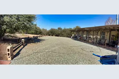 10975 Decker, Oak Hills, CA 92344 - Photo 39