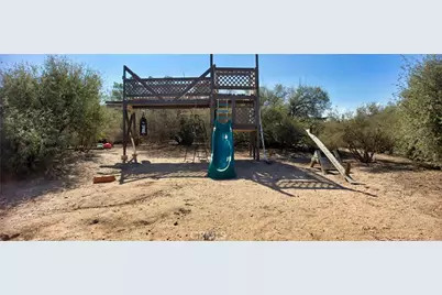 10975 Decker, Oak Hills, CA 92344 - Photo 37