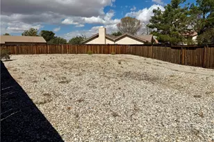 22594 Cuyama Ct, Apple Valley, CA 92307 - Photo 35