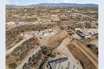 7925 Anaconda, Oak Hills, CA 92344 - Photo 51