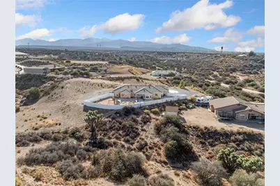 7925 Anaconda, Oak Hills, CA 92344 - Photo 49