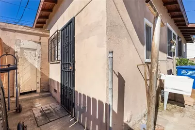 389 Amalia, Los Angeles, CA 90022 - Photo 13