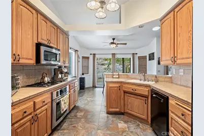 10160 Pineview Road, Pinon Hills, CA 92372 - Photo 11