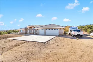 2909 Silver Ridge Dr, Pinon Hills, CA 92372 - Photo 3