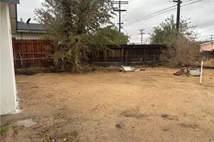 15060 Redondo Dr, Victorville, CA 92395 - Photo 17