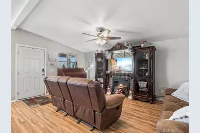 13393 Mariposa Rd, #211, Victorville, CA 92395 - Photo 9