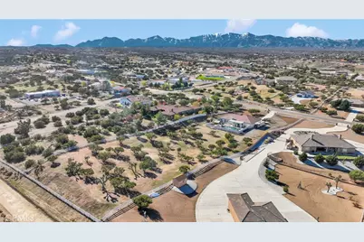 8357 Macron, Oak Hills, CA 92344 - Photo 69