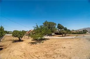 18146 Orange, Hesperia, CA 92345 - Photo 5