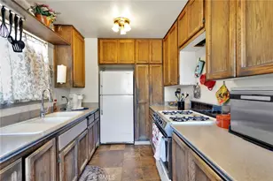 11121 Oakwood, Hesperia, CA 92345 - Photo 11