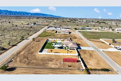 9817 Silver Palm, Oak Hills, CA 92344 - Photo 71