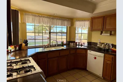 14372 Woodland Drive, Victorville, CA 92395 - Photo 11