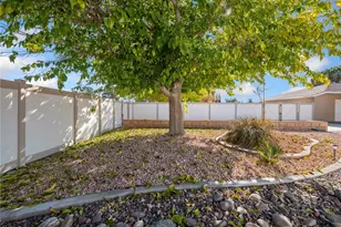 13826 Wawona, Apple Valley, CA 92307 - Photo 35