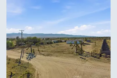 11878 Pacific Road, Phelan, CA 92371 - Photo 5