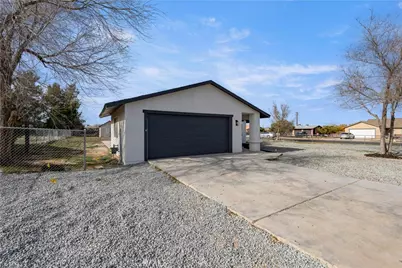 12850 Lakota Rd, Apple Valley, CA 92308 - Photo 3
