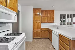 16257 Avalon, Victorville, CA 92395 - Photo 15