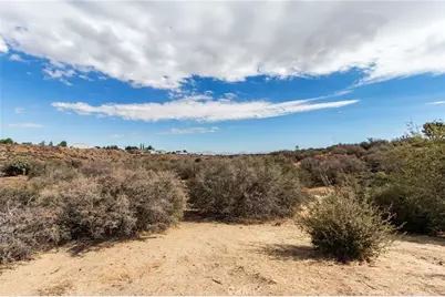 8384 Highland Court, Oak Hills, CA 92344 - Photo 71