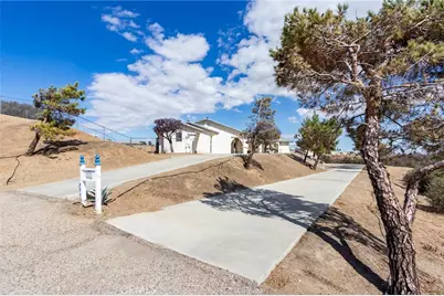 8384 Highland Court, Oak Hills, CA 92344 - Photo 3