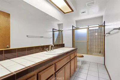 18043 Sunburst Road, Victorville, CA 92395 - Photo 17