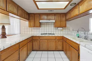 18043 Sunburst Rd, Victorville, CA 92395 - Photo 9