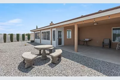 6797 Blue Rose, Oak Hills, CA 92344 - Photo 17