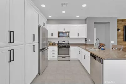 13242 W Mesa Way, Victorville, CA 92395 - Photo 11