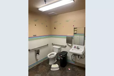 11850 Hesperia Rd, Hesperia, CA 92345 - Photo 7