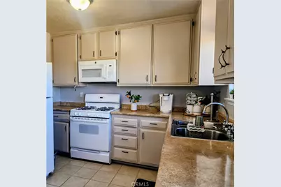 18950 Live Ooak, Hesperia, CA 92345 - Photo 7