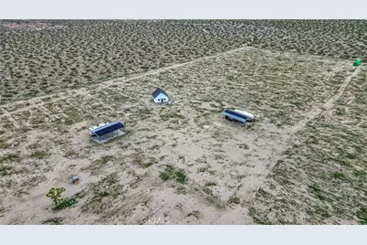 15803 Paramount, Phelan, CA 92371 - Photo 9