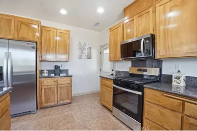 9323 Serra, Phelan, CA 92371 - Photo 17