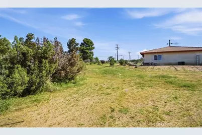 9323 Serra, Phelan, CA 92371 - Photo 49