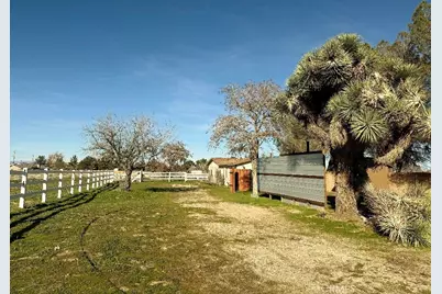 1821 W Columbia, Lancaster, CA 93534 - Photo 5