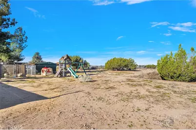 17412 Danbury Avenue, Hesperia, CA 92345 - Photo 47