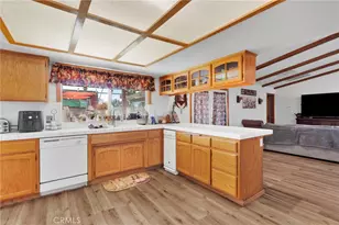 10276 Aster Rd, Oak Hills, CA 92344 - Photo 19