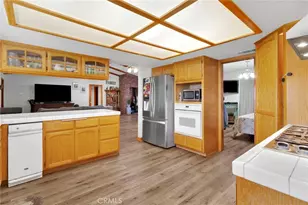 10276 Aster Rd, Oak Hills, CA 92344 - Photo 15