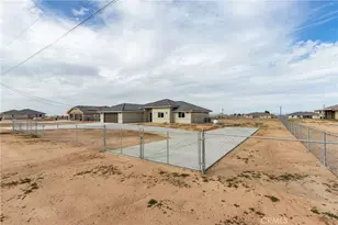 22562 Houston St, Apple Valley, CA 92308 - Photo 3