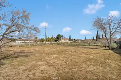 16463 Solvang Avenue, Victorville, CA 92394 - Photo 31