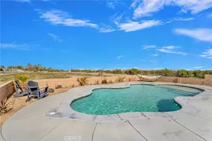 12290 Larch Rd, Oak Hills, CA 92344 - Photo 63