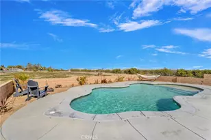 12290 Larch Rd, Oak Hills, CA 92344 - Photo 63