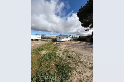 16366 Walnut, Hesperia, CA 92345 - Photo 3